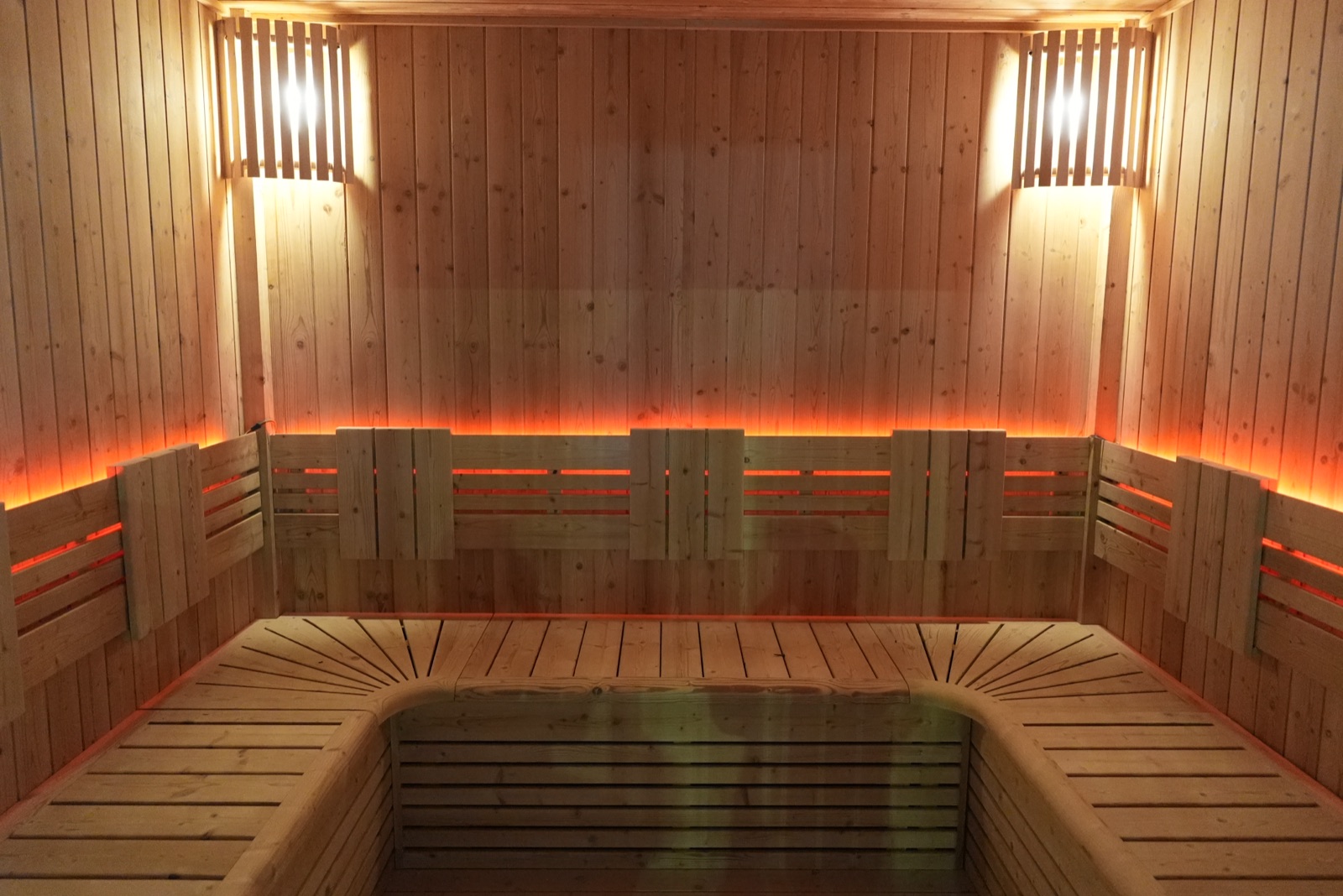 Outdoor Sauna — 293 × 293 × 275 cm