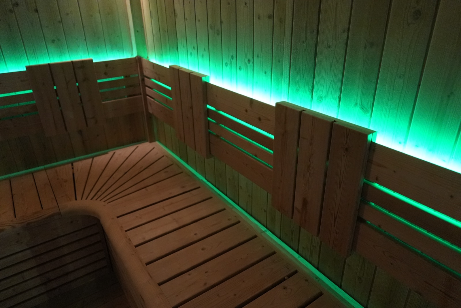Outdoor Sauna — 293 × 293 × 275 cm view 2